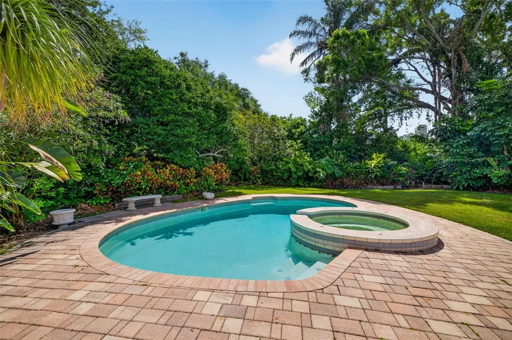 461 Ponce De Leon Boulevard Belleair FL 33756