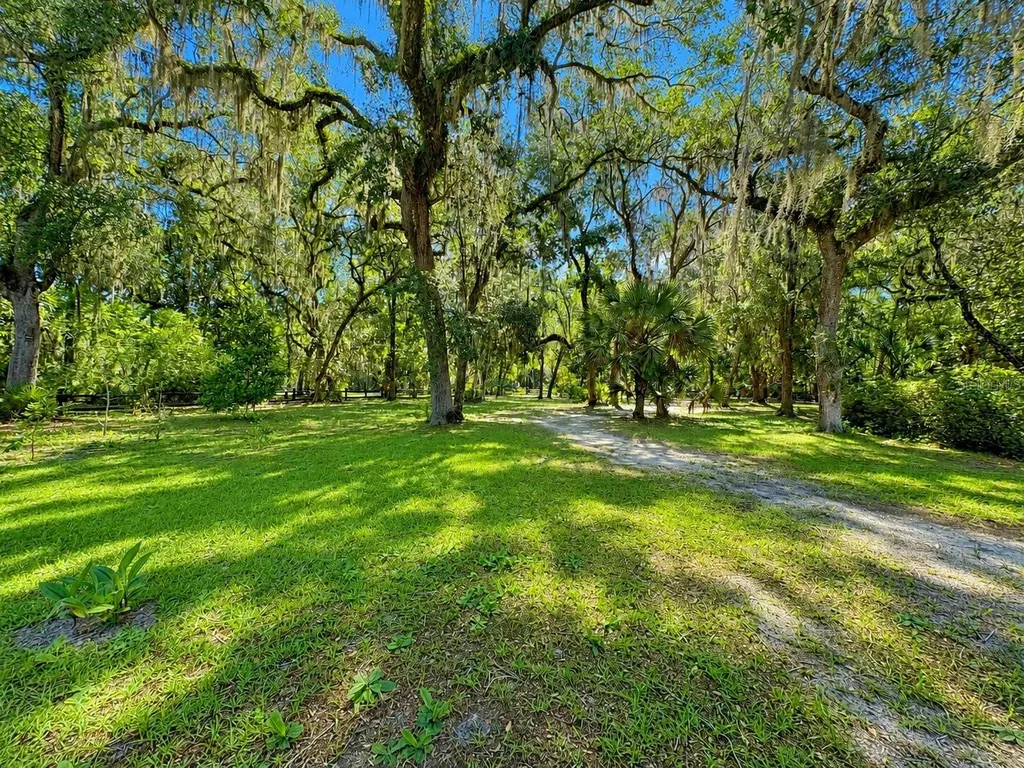 16758 SE 181st Terrace Weirsdale FL 32195