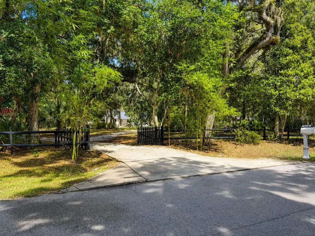 16758 SE 181st Terrace Weirsdale FL 32195