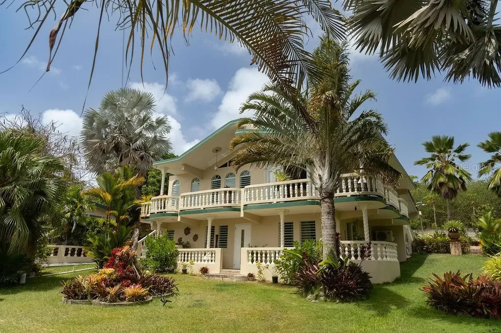 393 Monte Carmelo Vieques PR 00765