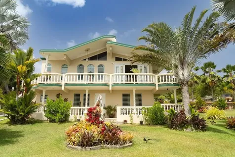 393 Monte Carmelo Vieques PR 00765
