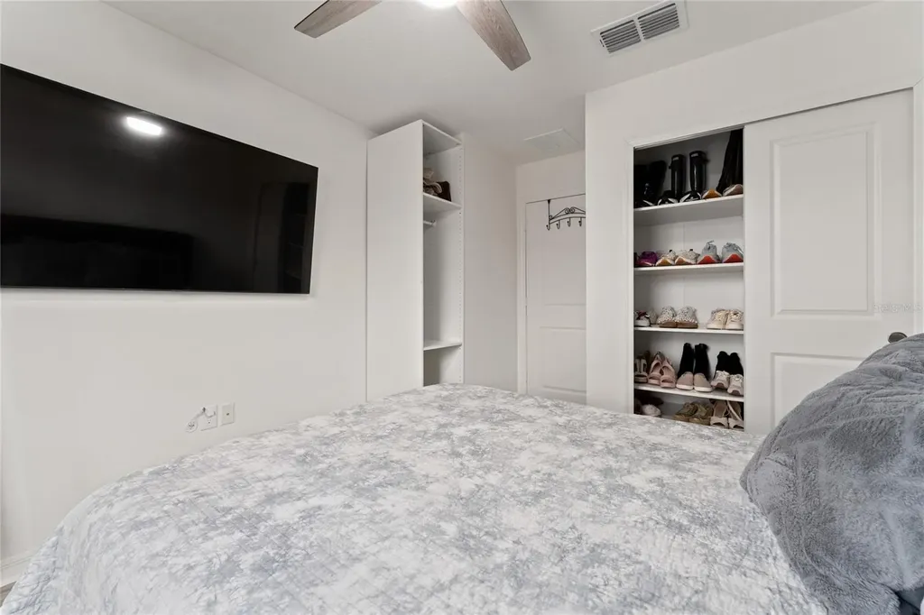 697 Stoney Point Circle Davenport FL 33896