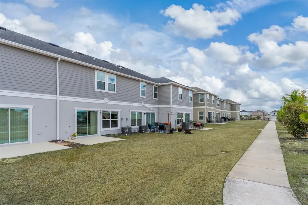697 Stoney Point Circle Davenport FL 33896