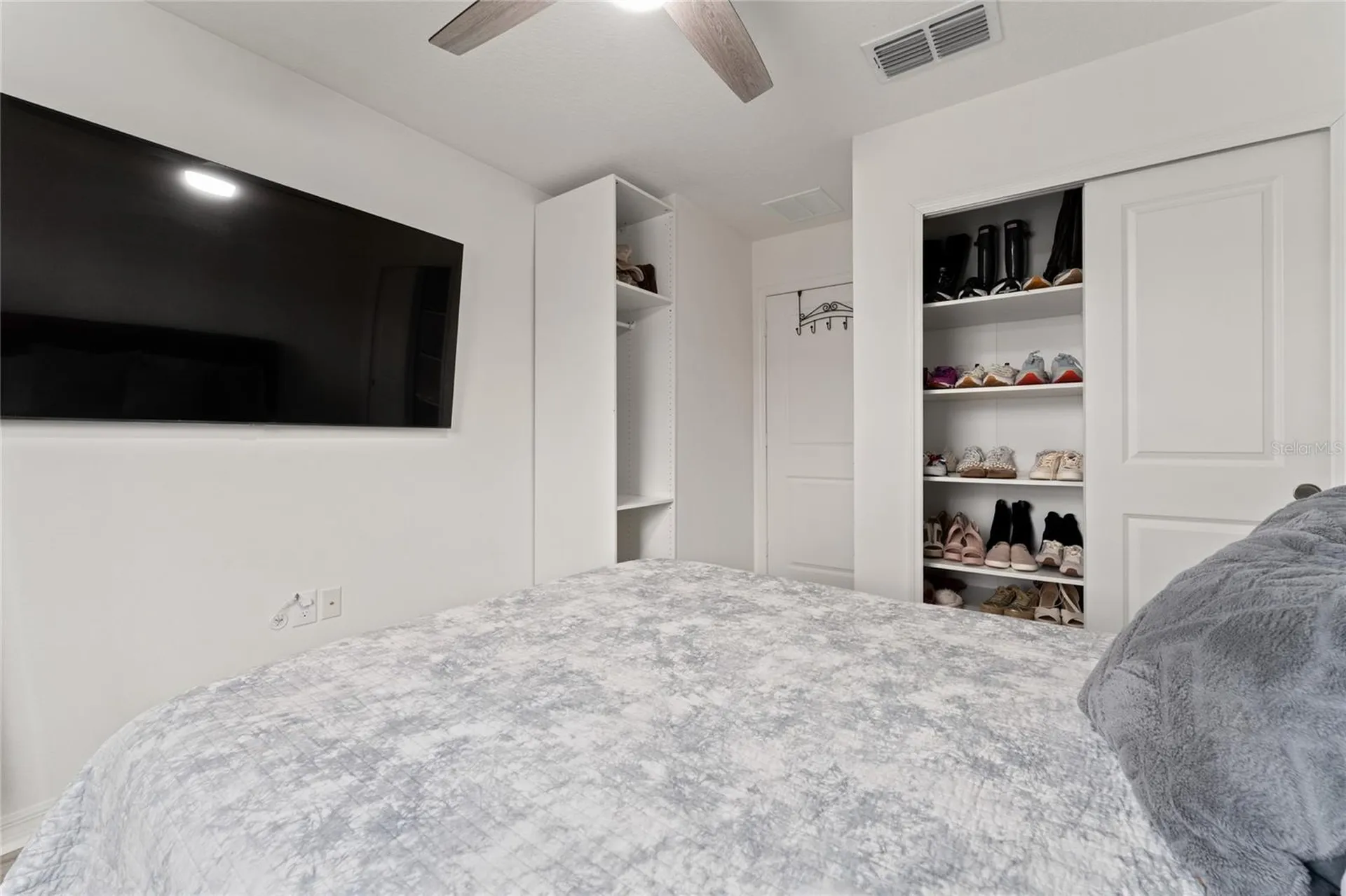 697 Stoney Point Circle Davenport FL 33896