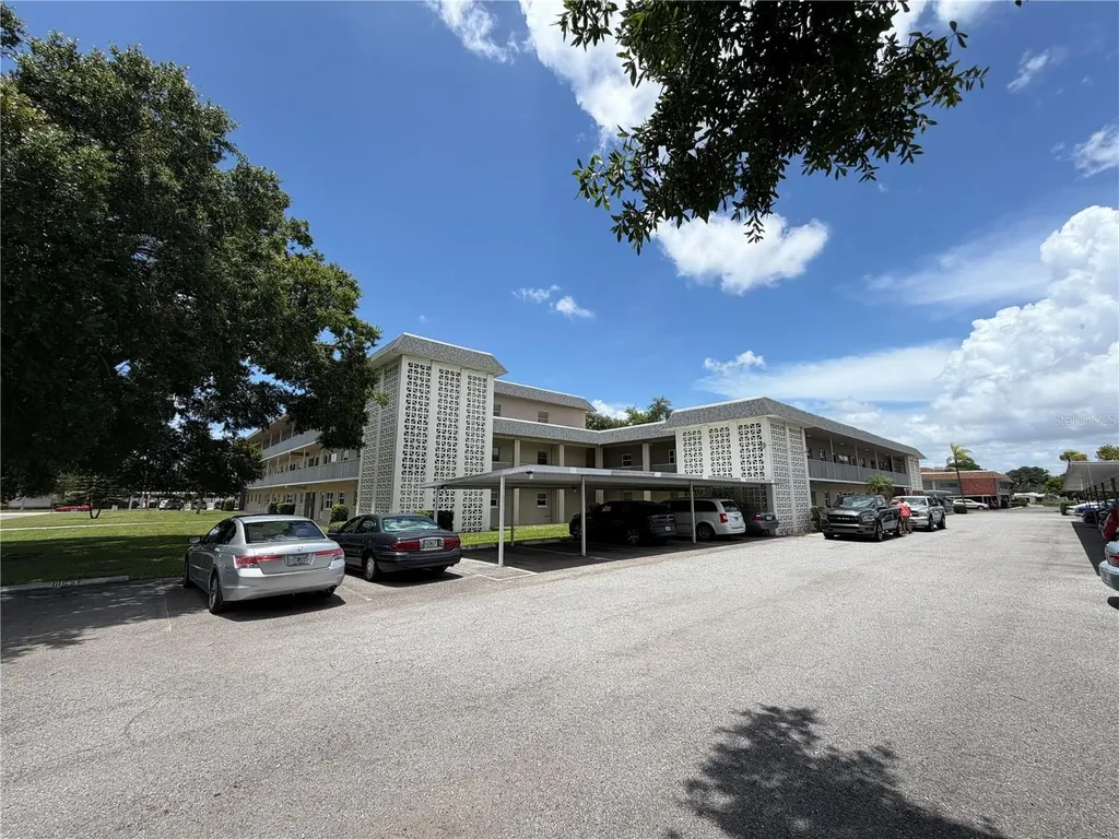 5725 12th Avenue N St Petersburg FL 33710