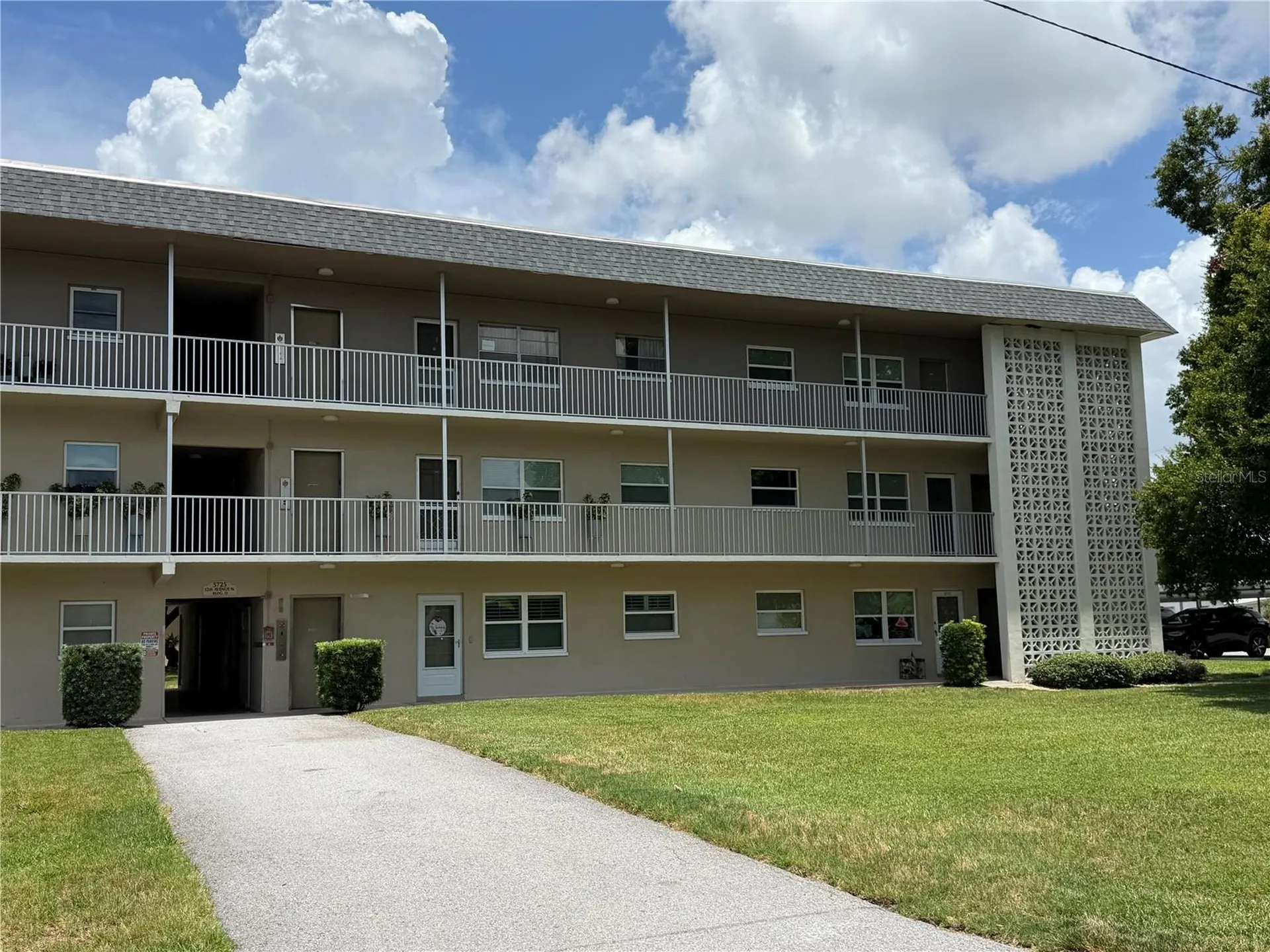 5725 12th Avenue N St Petersburg FL 33710