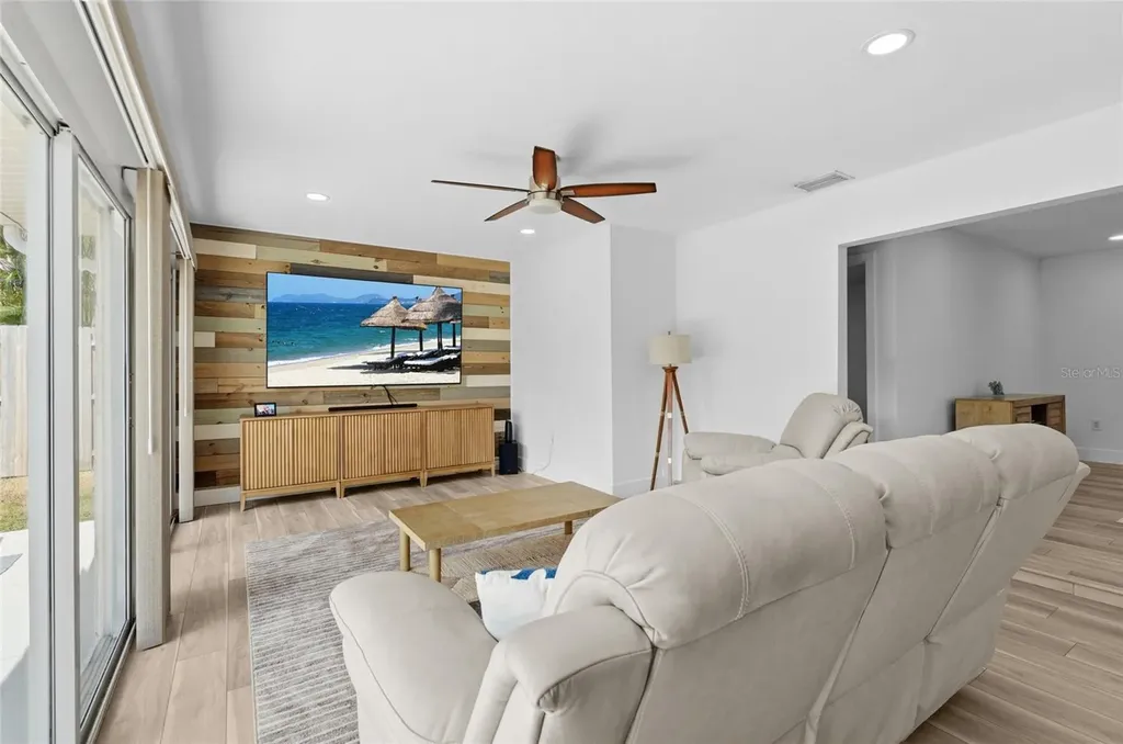 138 Holly Avenue Sarasota FL 34243