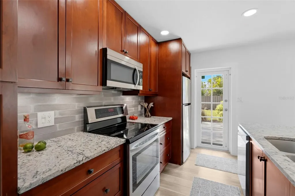 138 Holly Avenue Sarasota FL 34243