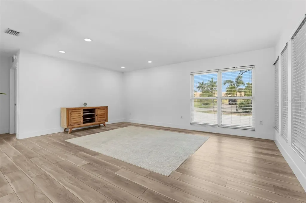 138 Holly Avenue Sarasota FL 34243