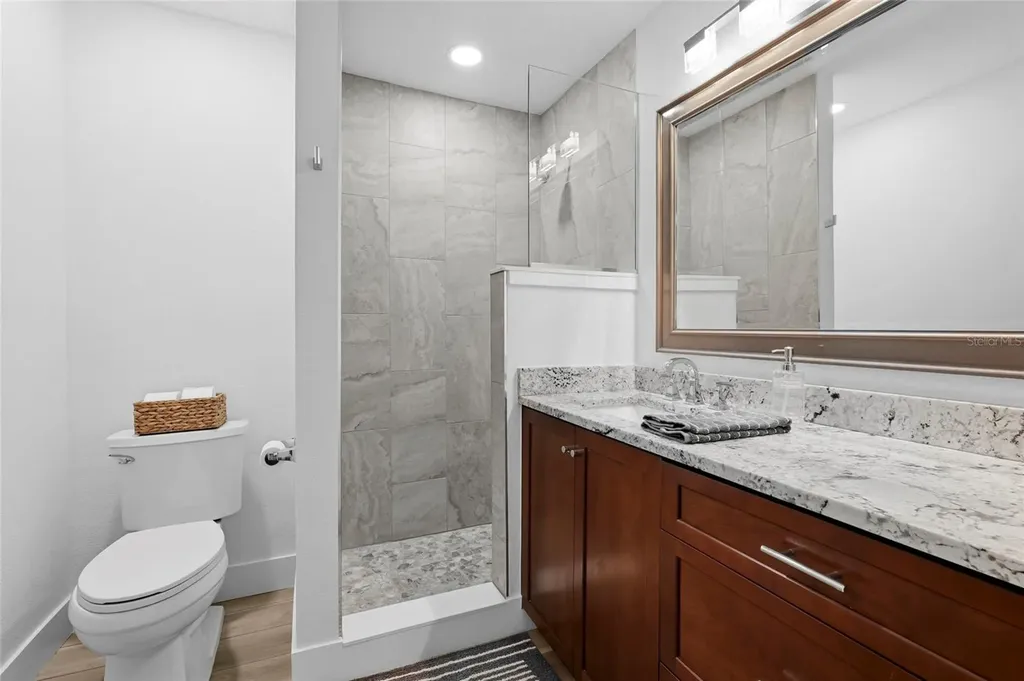 138 Holly Avenue Sarasota FL 34243