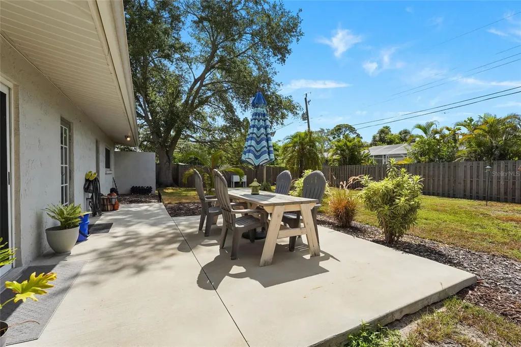 138 Holly Avenue Sarasota FL 34243