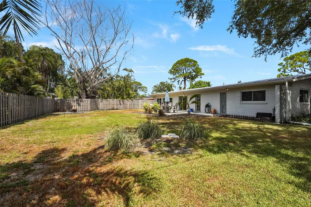 138 Holly Avenue Sarasota FL 34243