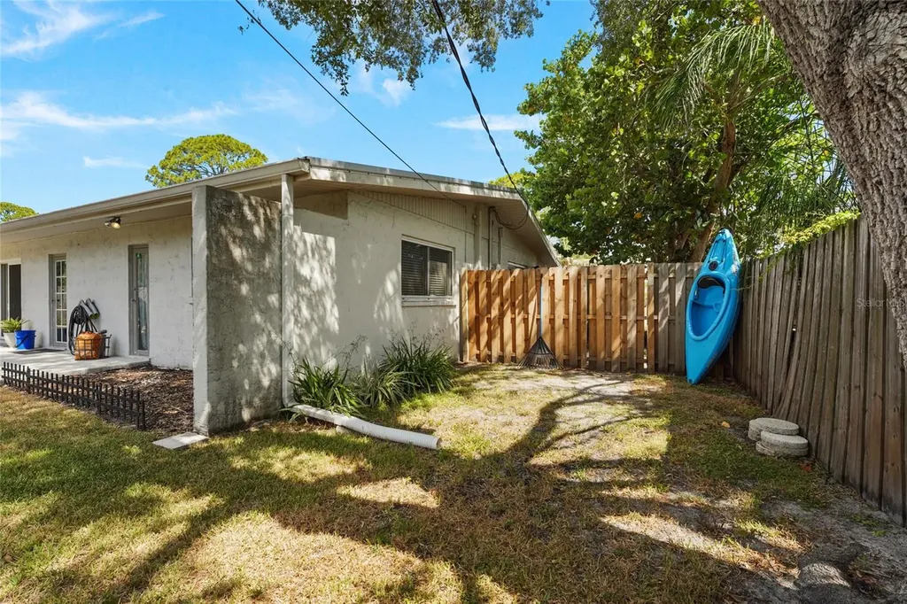 138 Holly Avenue Sarasota FL 34243