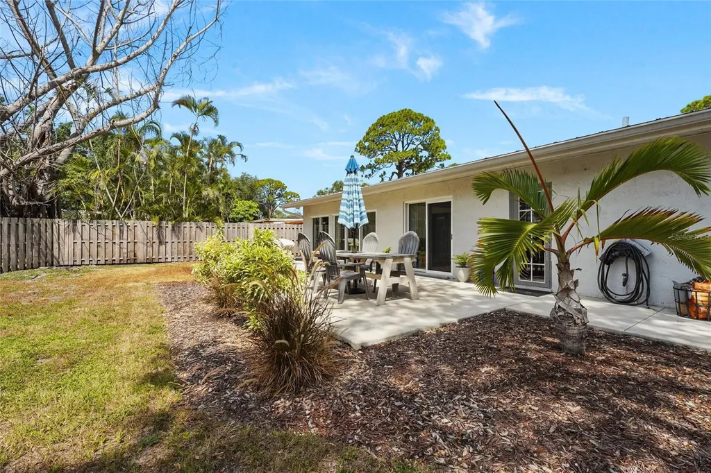 138 Holly Avenue Sarasota FL 34243