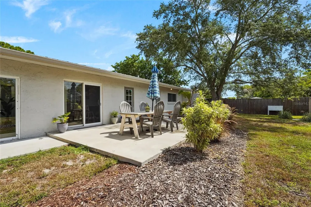 138 Holly Avenue Sarasota FL 34243
