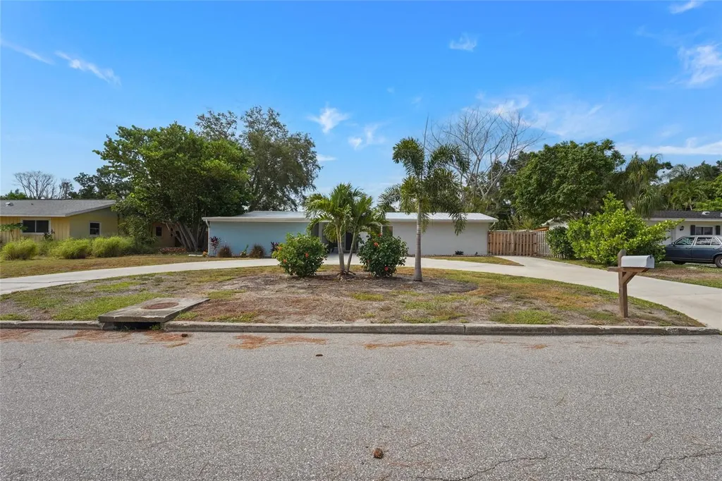 138 Holly Avenue Sarasota FL 34243