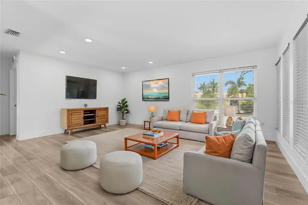 138 Holly Avenue Sarasota FL 34243