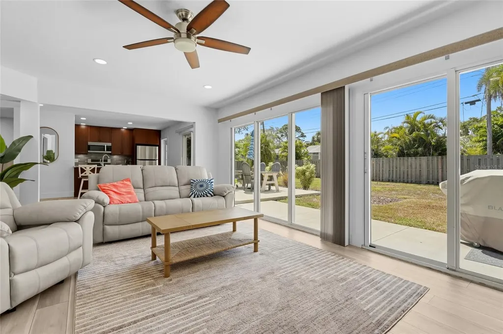 138 Holly Avenue Sarasota FL 34243