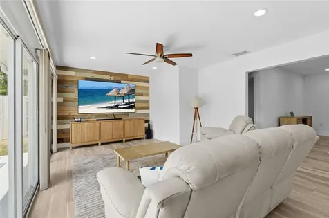 138 Holly Avenue Sarasota FL 34243