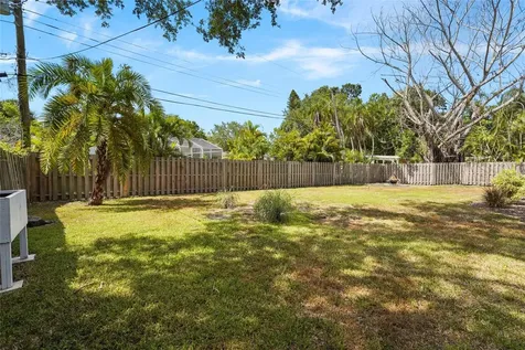 138 Holly Avenue Sarasota FL 34243