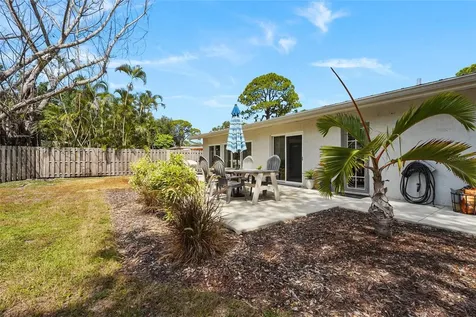 138 Holly Avenue Sarasota FL 34243