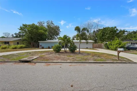 138 Holly Avenue Sarasota FL 34243