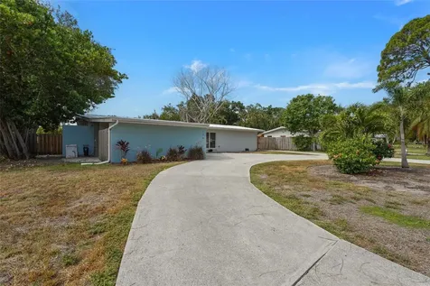 138 Holly Avenue Sarasota FL 34243