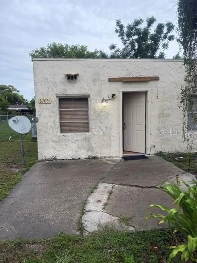8705 N Wick Place Tampa FL 33604