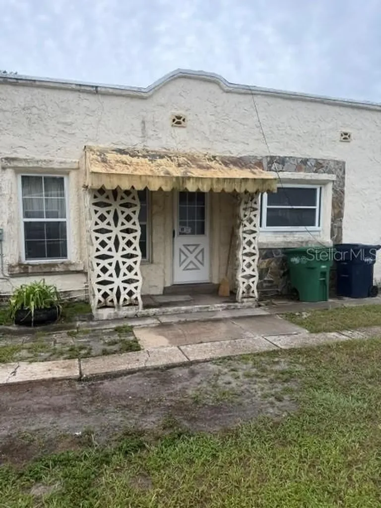 8705 N Wick Place Tampa FL 33604