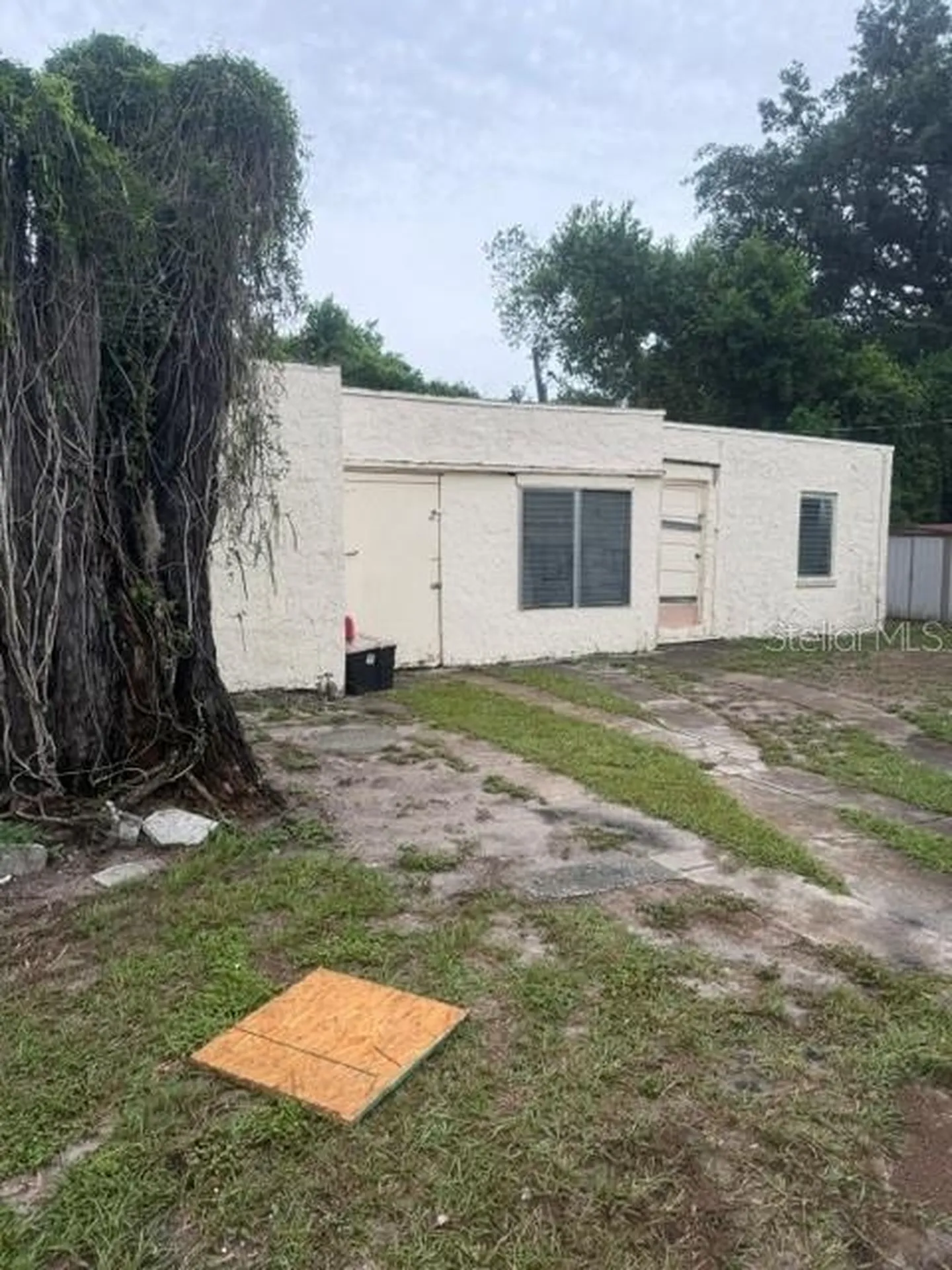 8705 N Wick Place Tampa FL 33604