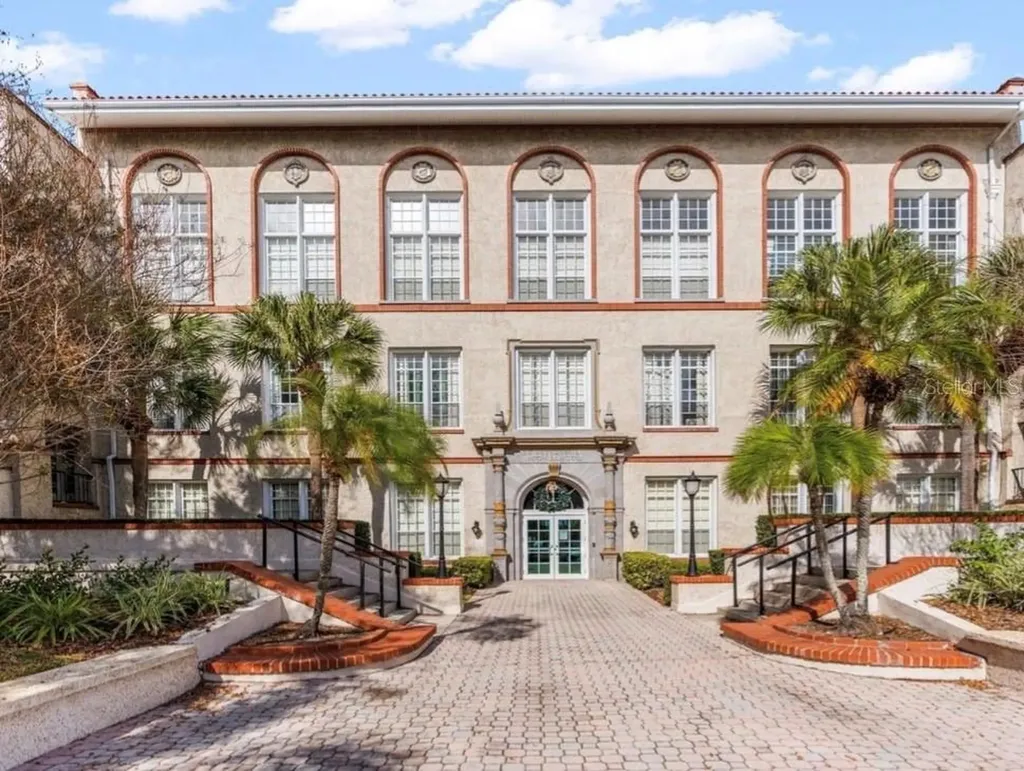 701 Mirror Lake Drive N St Petersburg FL 33701