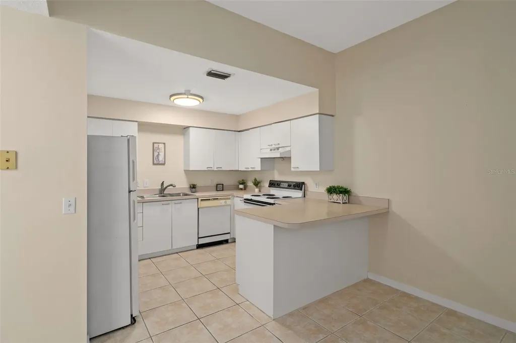 701 Mirror Lake Drive N St Petersburg FL 33701
