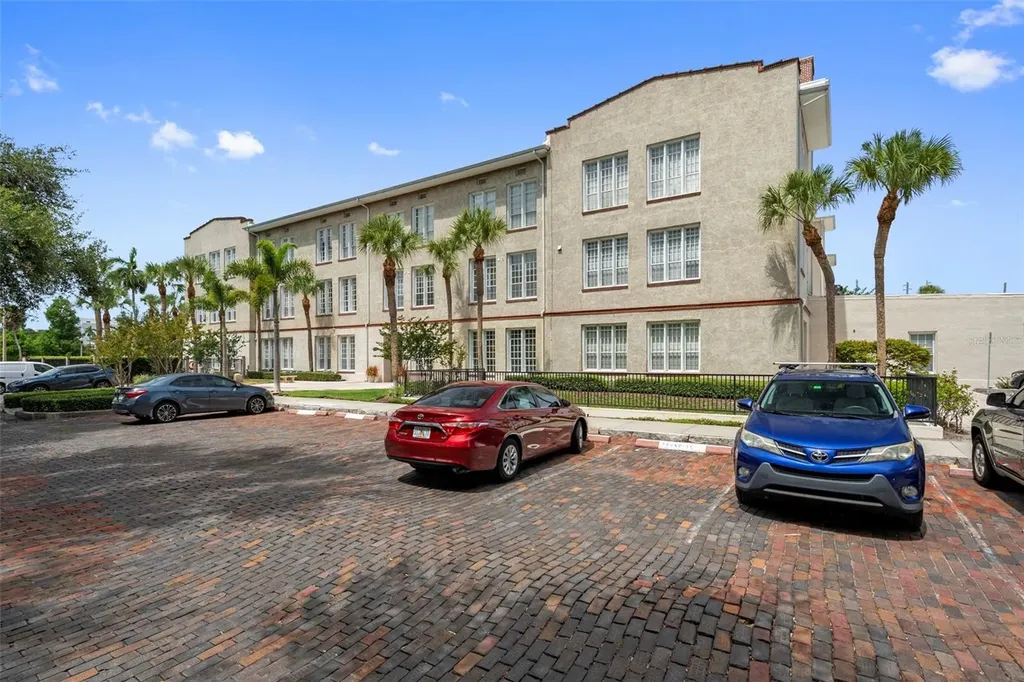 701 Mirror Lake Drive N St Petersburg FL 33701