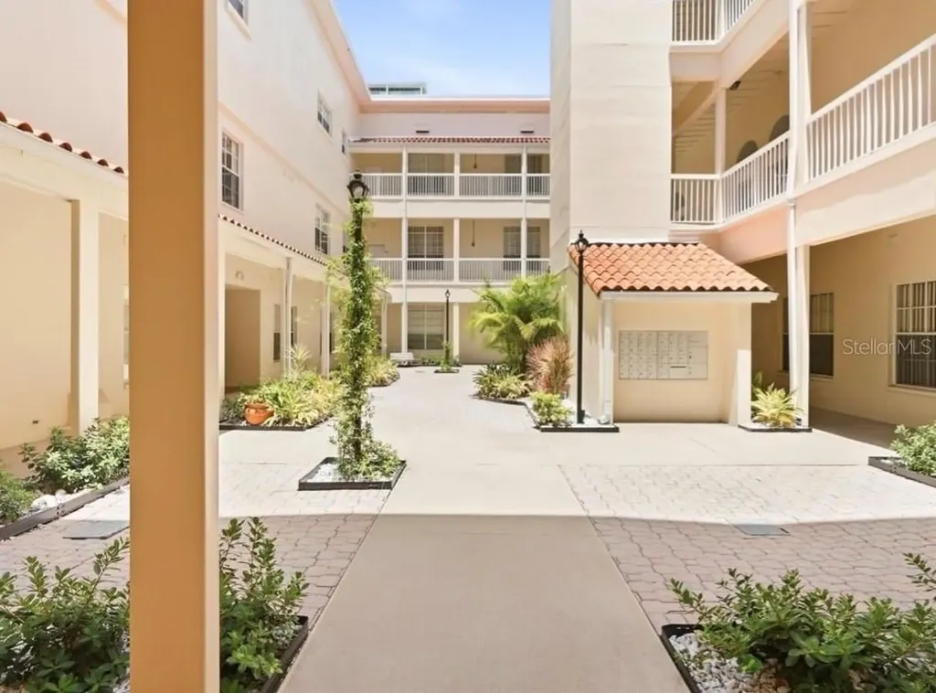 701 Mirror Lake Drive N St Petersburg FL 33701