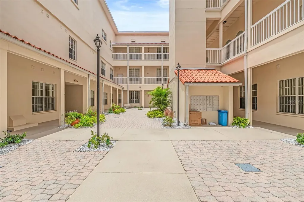 701 Mirror Lake Drive N St Petersburg FL 33701
