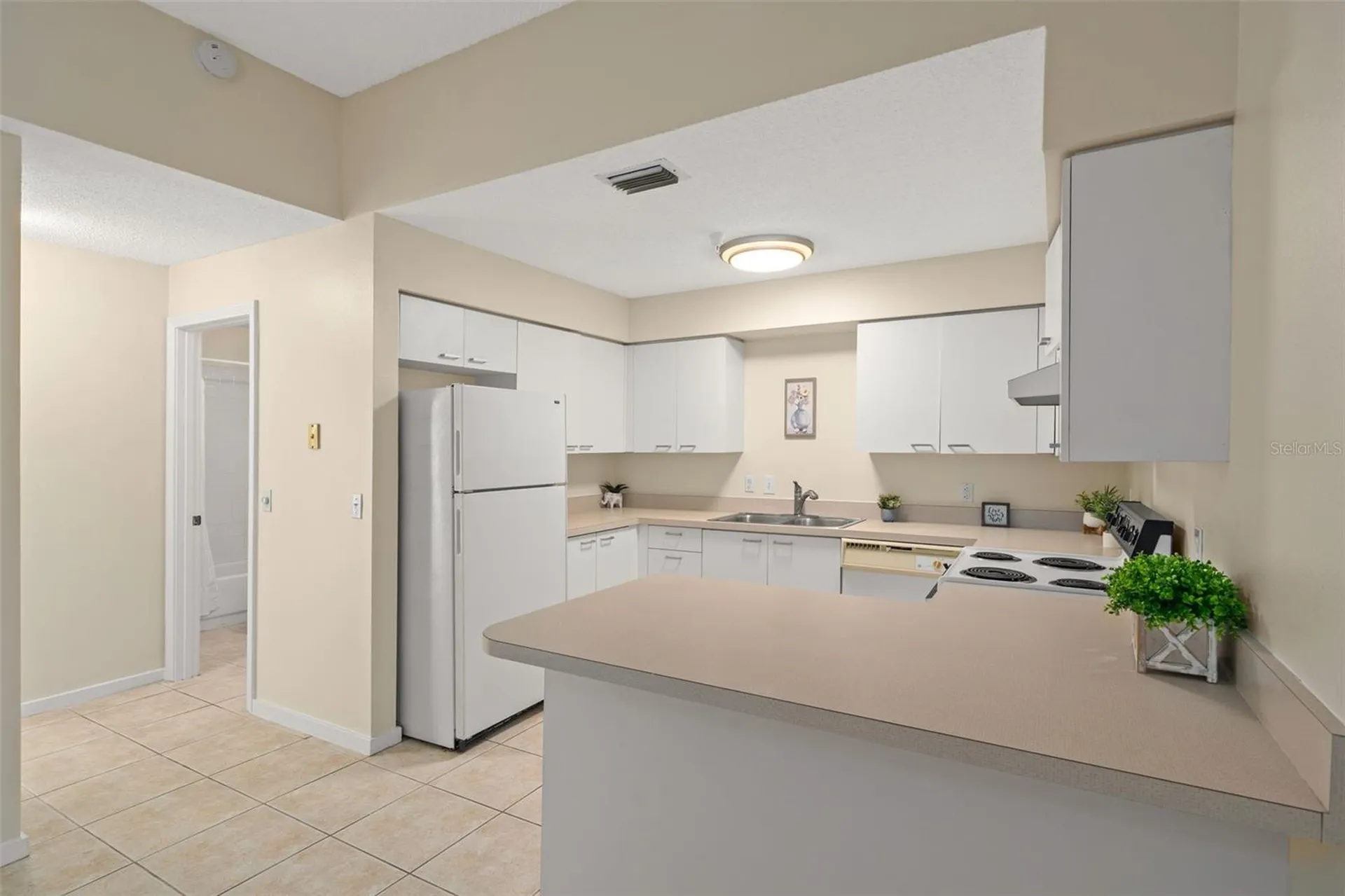 701 Mirror Lake Drive N St Petersburg FL 33701