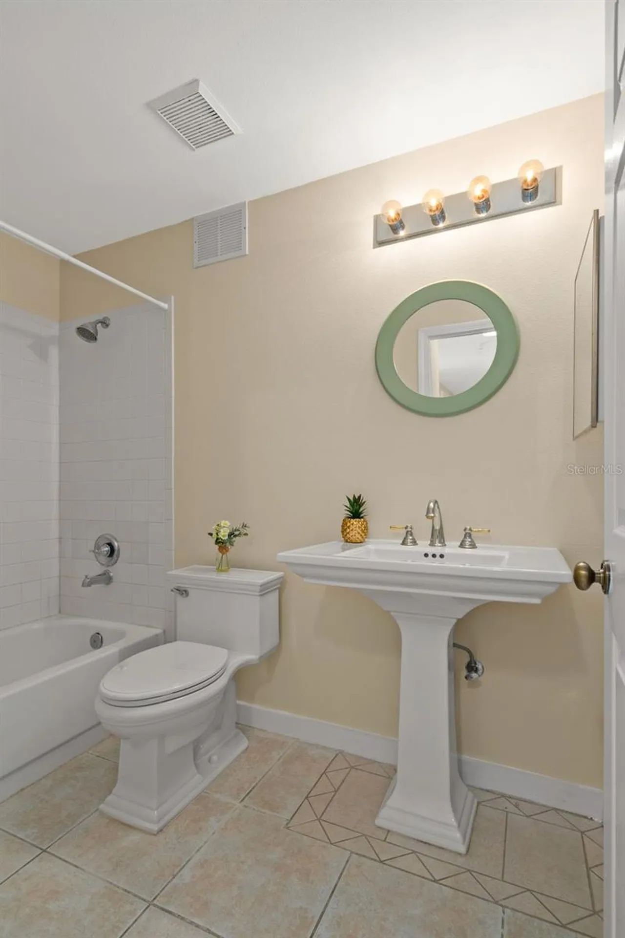701 Mirror Lake Drive N St Petersburg FL 33701
