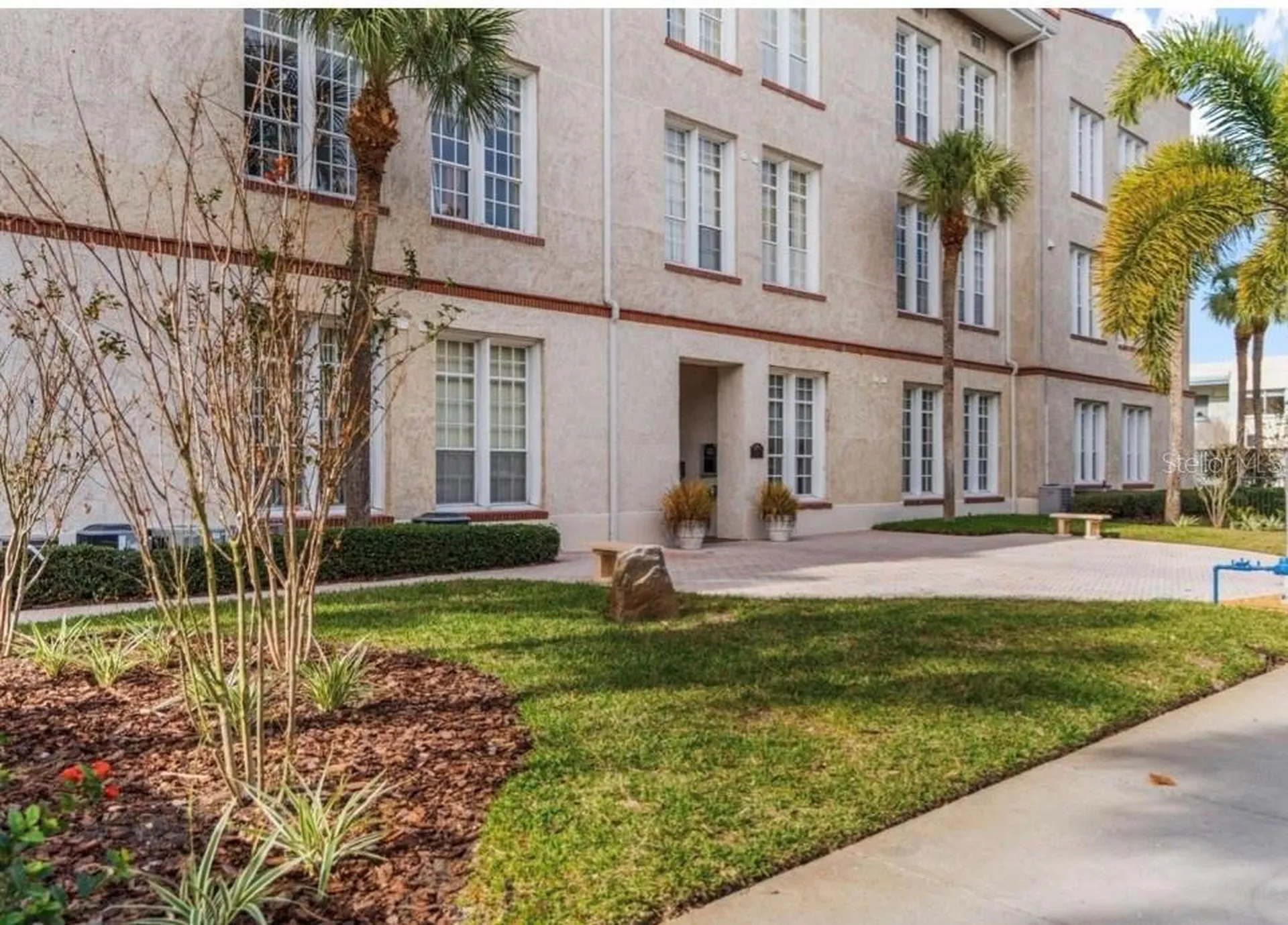 701 Mirror Lake Drive N St Petersburg FL 33701