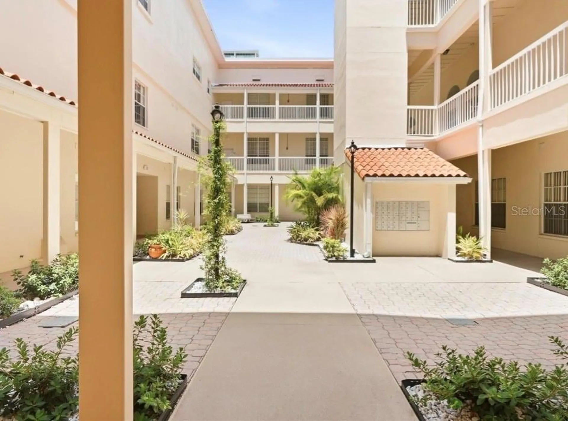 701 Mirror Lake Drive N St Petersburg FL 33701