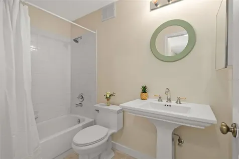 701 Mirror Lake Drive N St Petersburg FL 33701