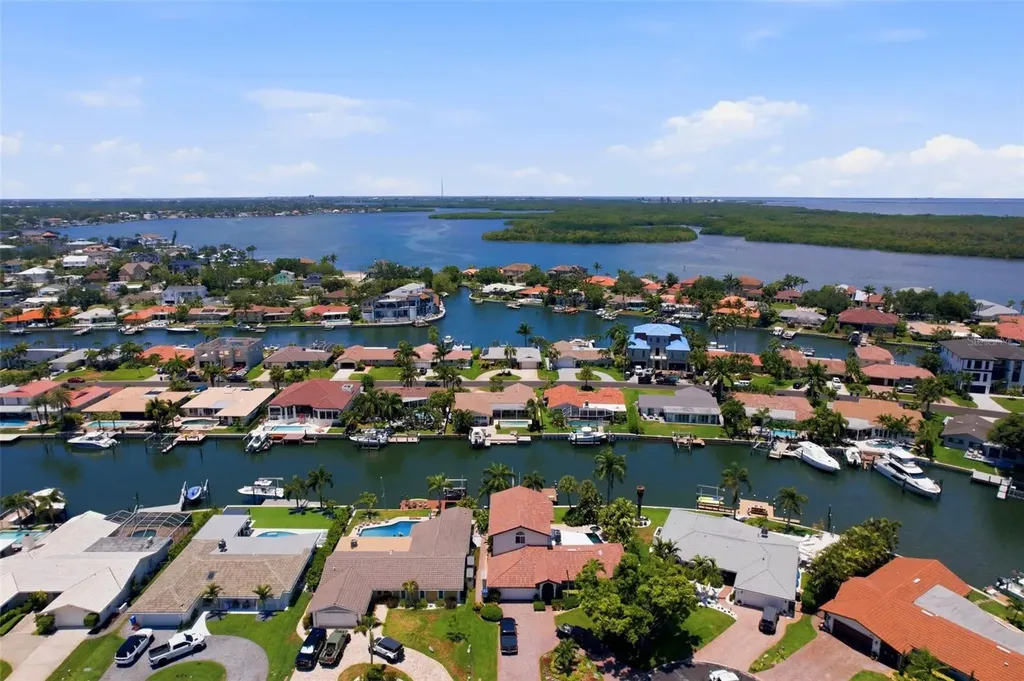 2061 Michigan Avenue NE St Petersburg FL 33703