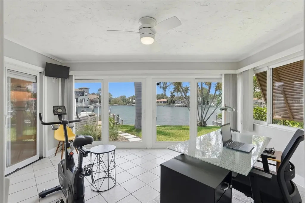 2061 Michigan Avenue NE St Petersburg FL 33703