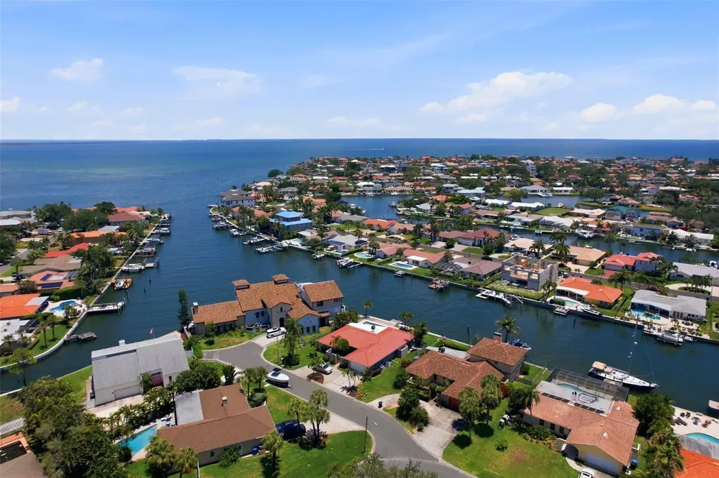 2061 Michigan Avenue NE St Petersburg FL 33703