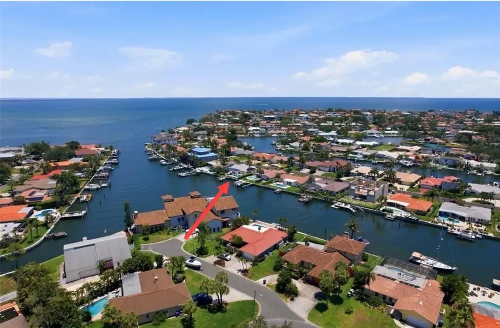 2061 Michigan Avenue NE St Petersburg FL 33703