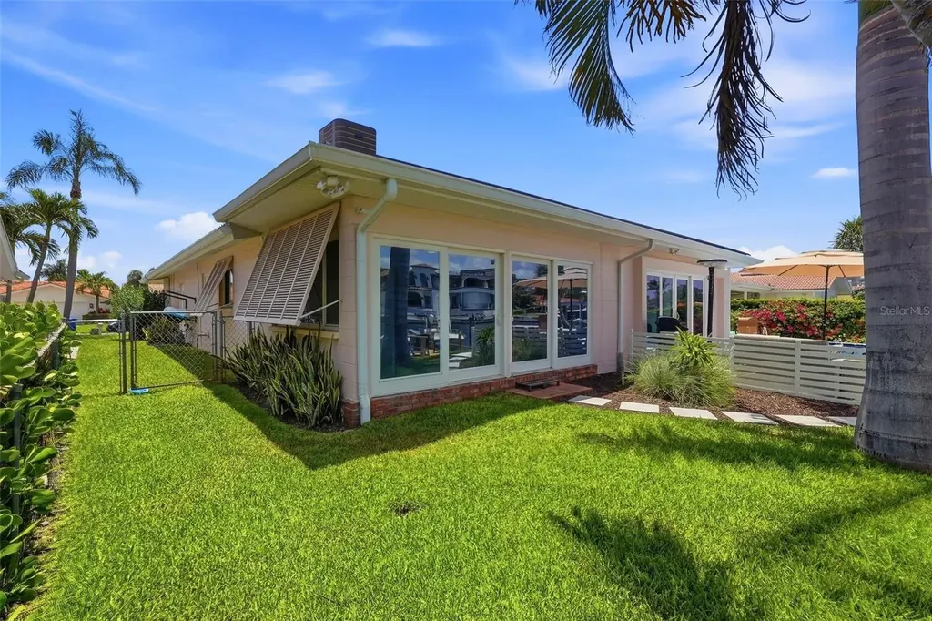 2061 Michigan Avenue NE St Petersburg FL 33703