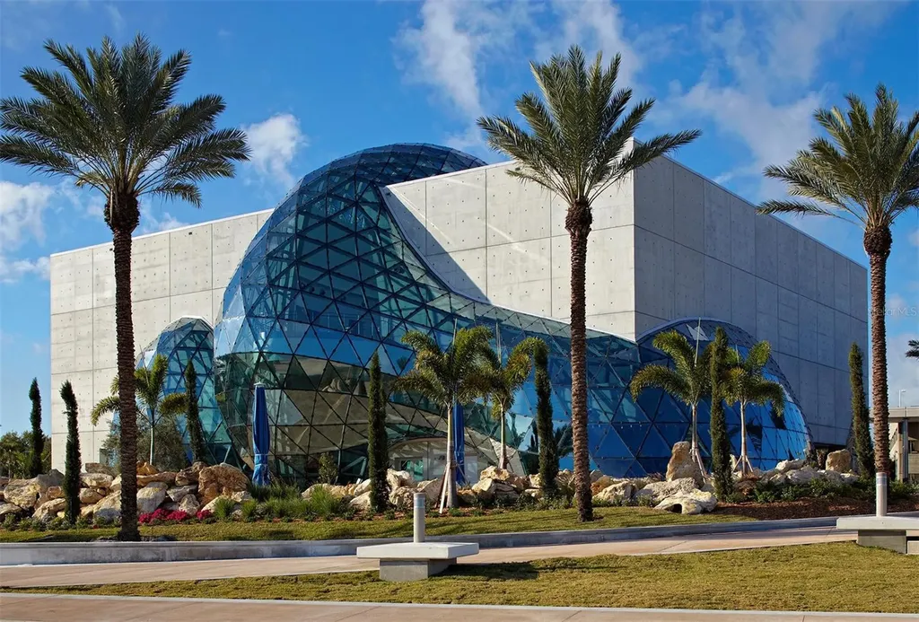 2061 Michigan Avenue NE St Petersburg FL 33703
