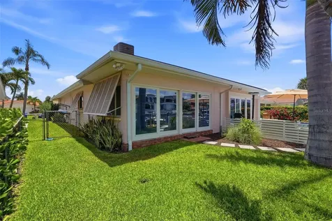 2061 Michigan Avenue NE St Petersburg FL 33703