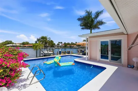 2061 Michigan Avenue NE St Petersburg FL 33703