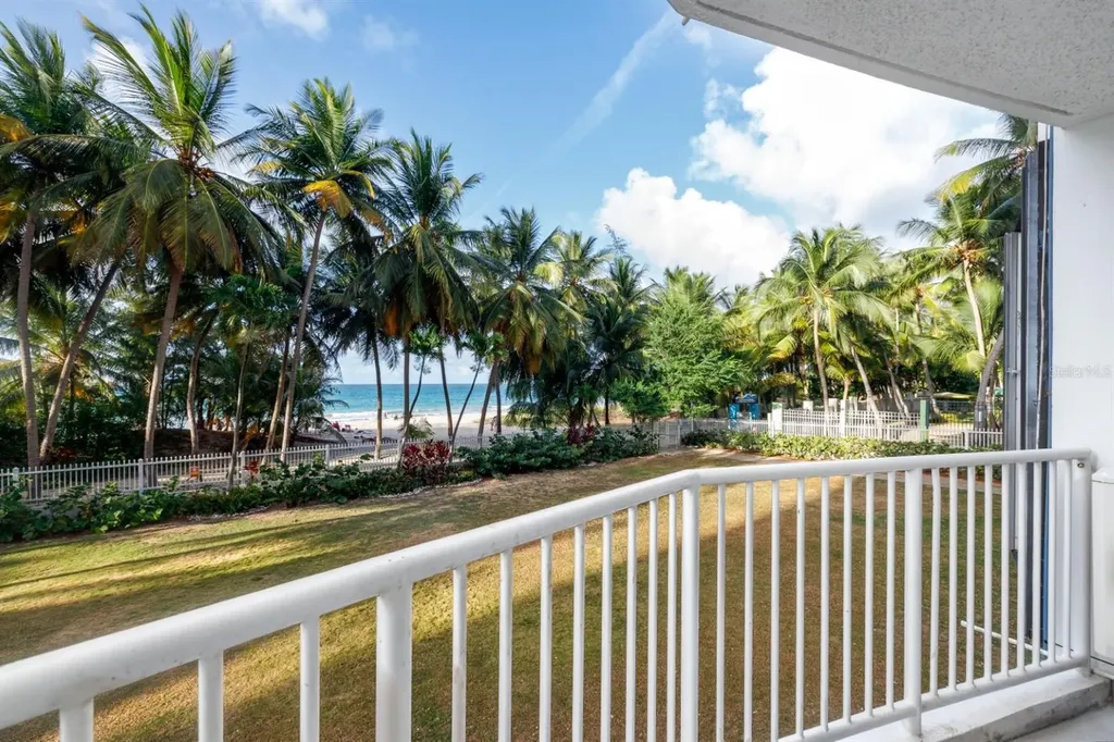 4633 Av. Isla Verde Carolina PR 00979