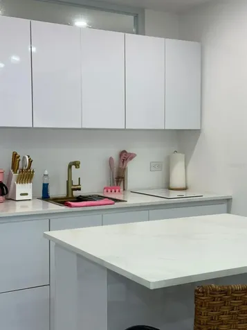 4633 Av. Isla Verde Carolina PR 00979